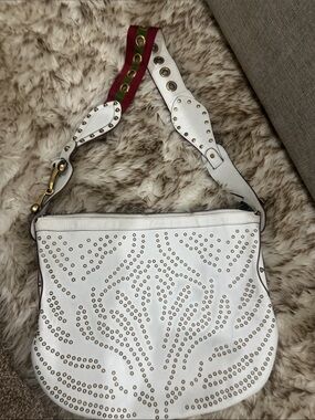 GUCCI White Studded Shoulder Bag with Red and Green GUCCI Accent Strap
